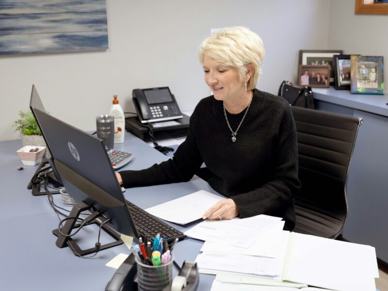 Executive leader practicing focused attention at their desk, representing the neuroscience of distraction, scrolling habits, and decision clarity under pressure.