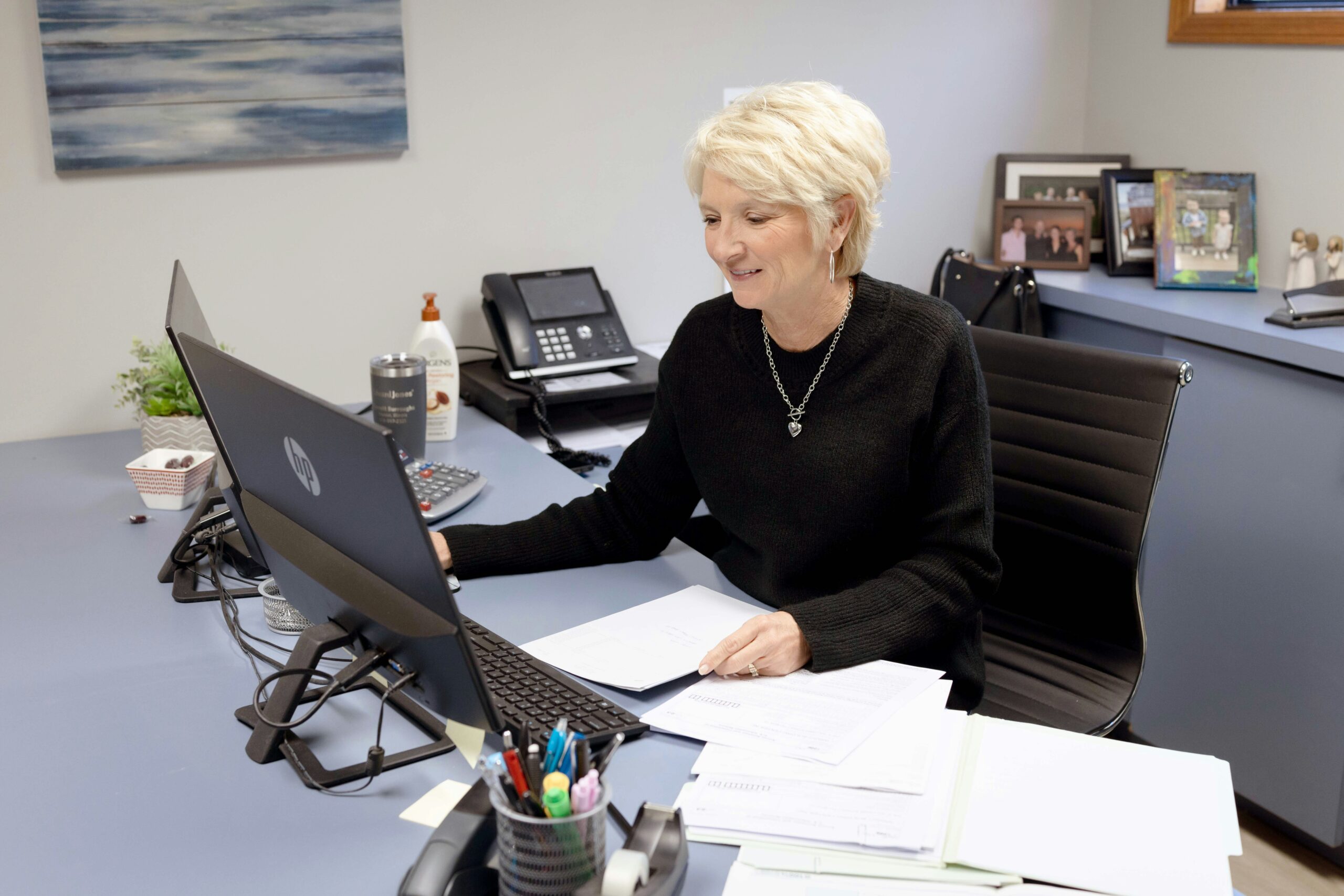 Executive leader practicing focused attention at their desk, representing the neuroscience of distraction, scrolling habits, and decision clarity under pressure.